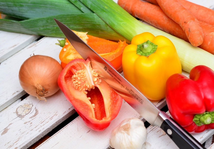 Quelles sont les 5 utilisations surprenantes du couteau au sabot dans la cuisine moderne ?