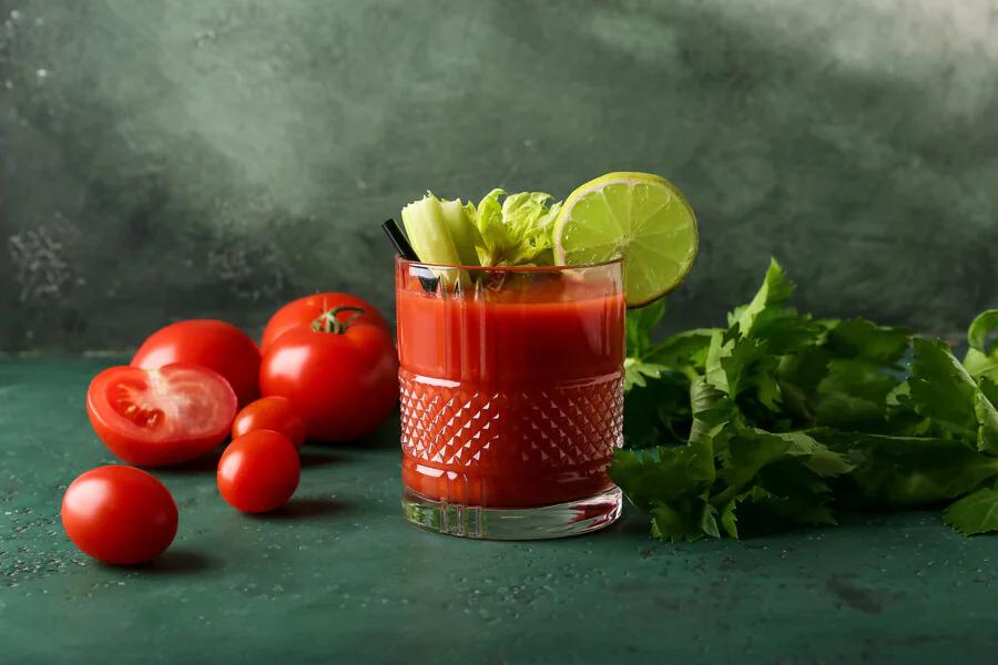 Comment servir un cocktail Bloody Mary de manière authentique ?