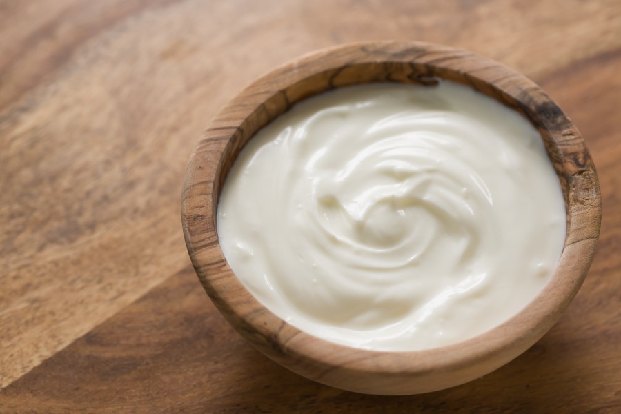 Quels sont les ingrédients nécessaires pour la crème fraîche maison ?